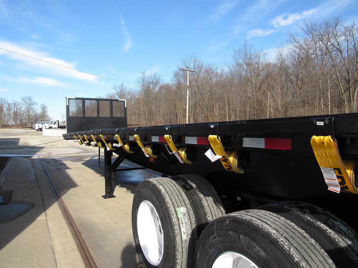 Used 2013 Great Dane Trailers  32' X 96" Flatbed Moffett Trailer