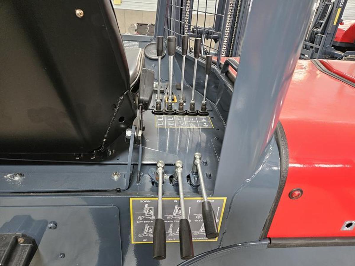 Used 2018 LOADMAC 825.4P   4 Way Forklift w/Extended Reach