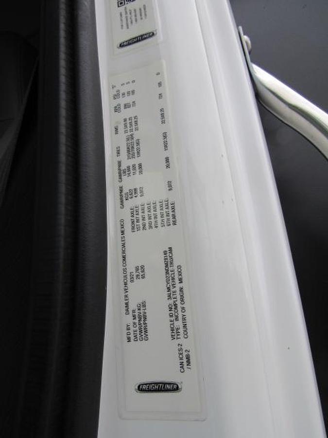 Used 2022 Freightliner M2 106