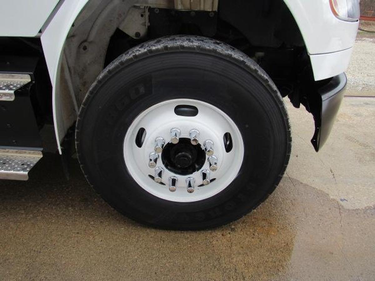 Used 2022 Freightliner M2 106