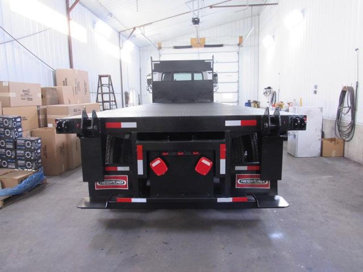 Used 2022 Freightliner M2 106