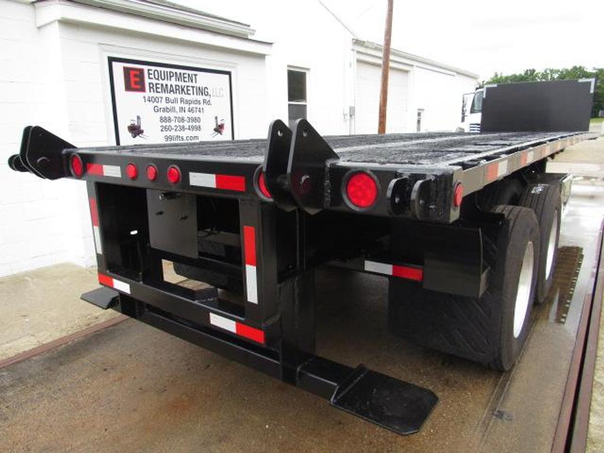 Used 2014 Utility 32 X 102 Moffett Trailer