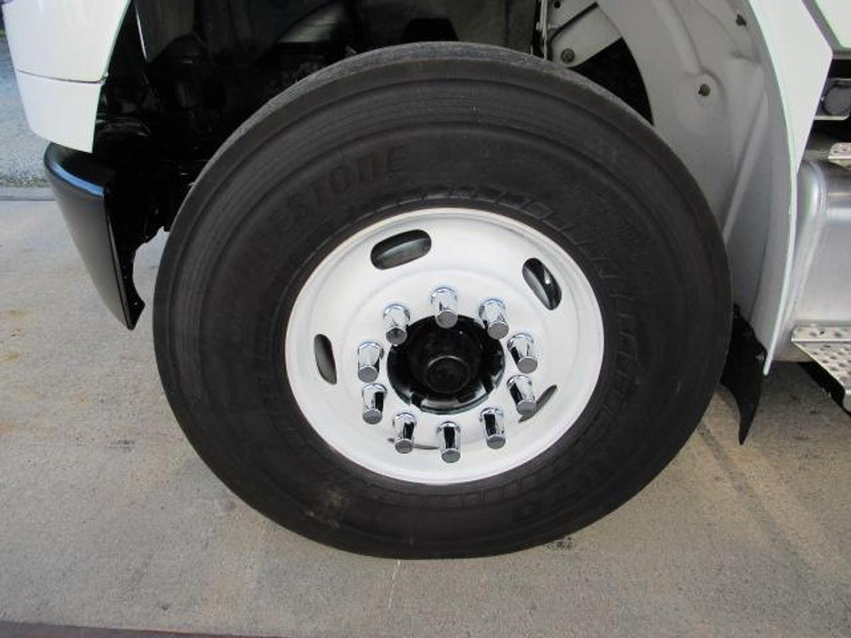 Used 2022 Freightliner M2 106
