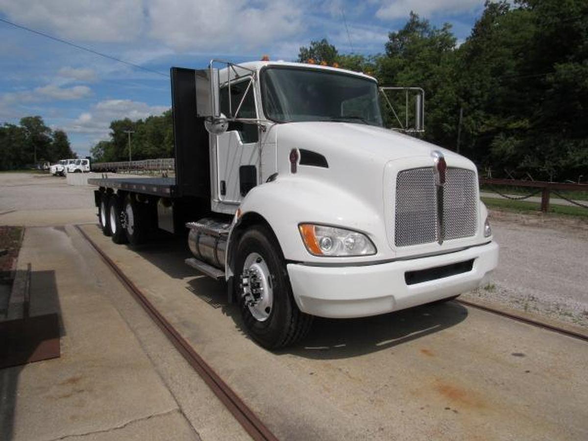 Used 2021 Kenworth T370 Flatbed Truck