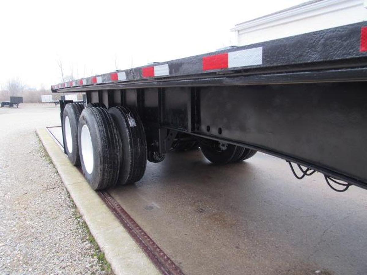 Used 2013 Utility 45' X 102 Princeton/Moffett Trailer