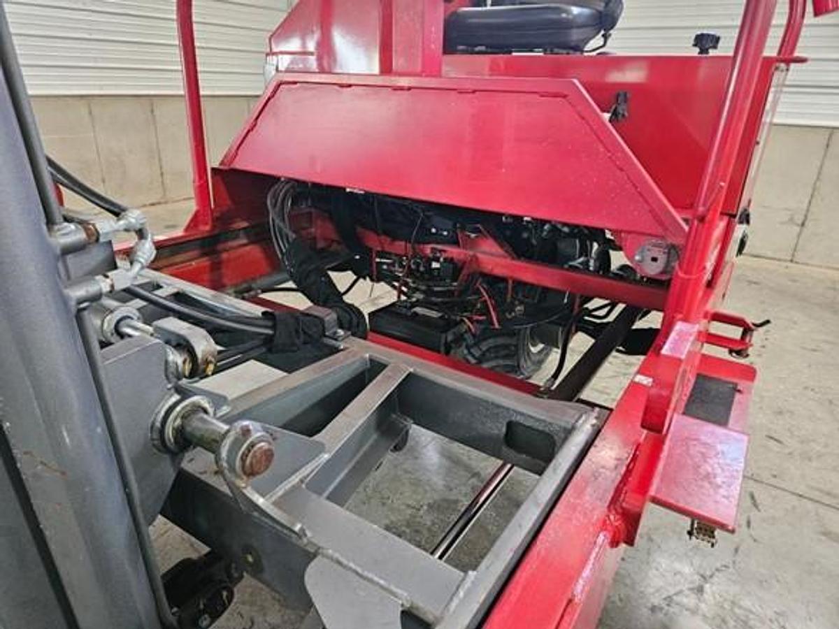 Used 2017 Navigator RT-5500 Truck Mounted Forklift