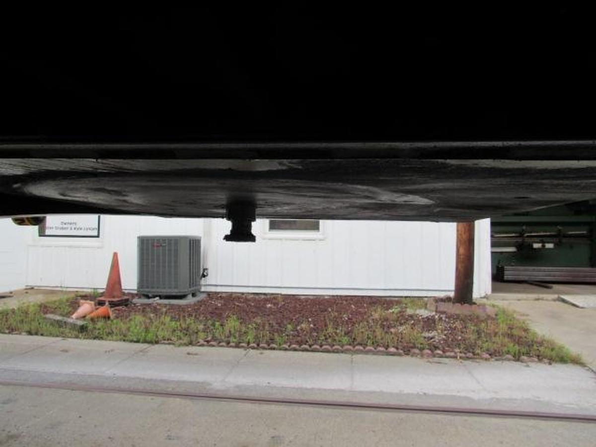 Used 2015 Utility 45' X 102" Princeton/Moffett Trailer