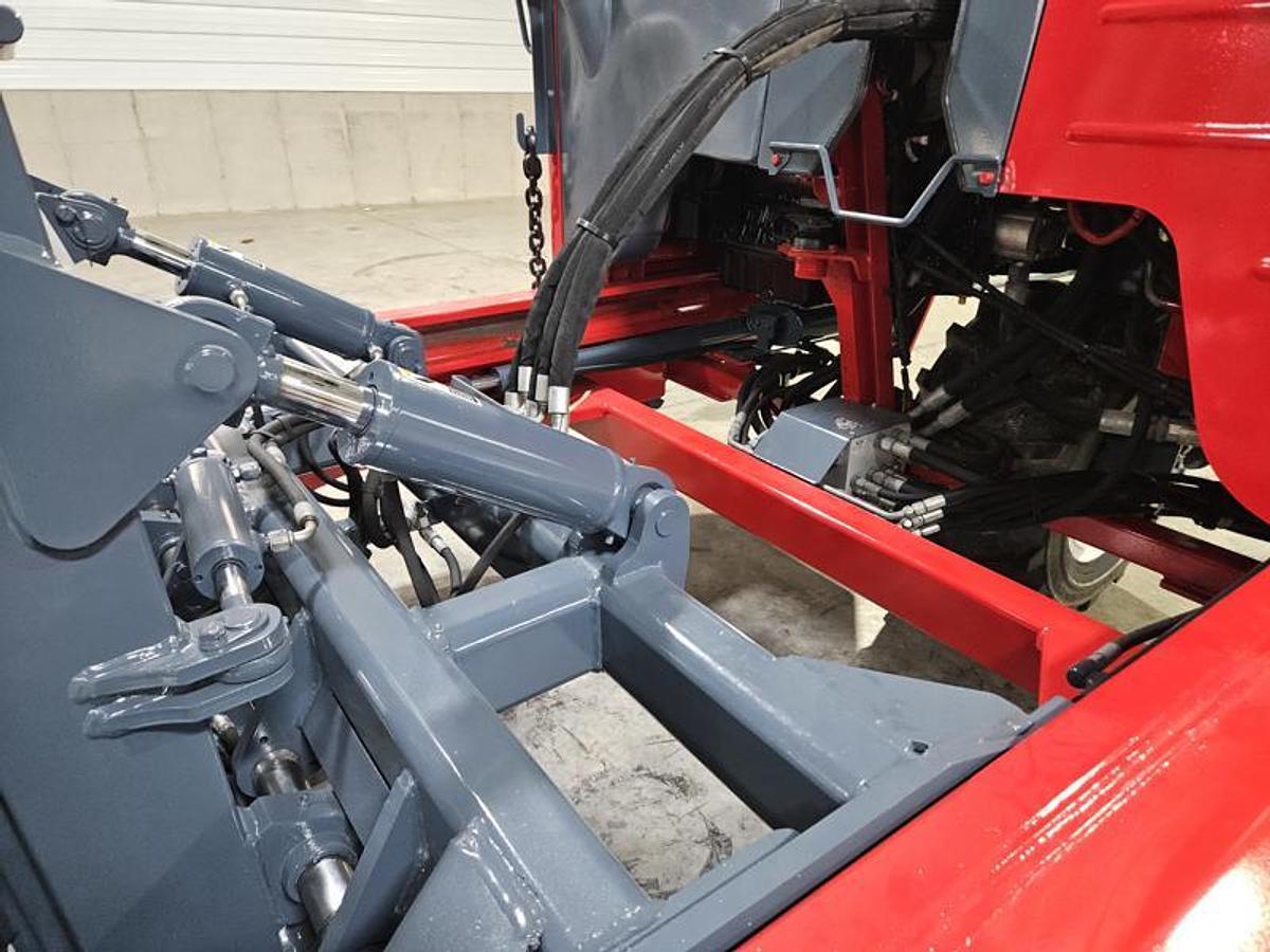 Used 2016 Moffett M8 70.3