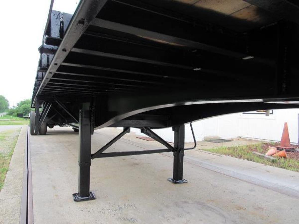 Used 2015 Utility 45' X 102" Princeton/Moffett Trailer