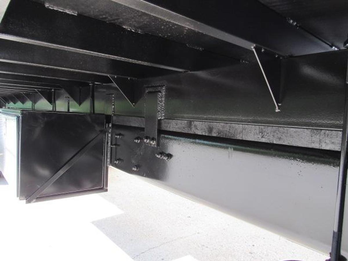 Used 2022 Freightliner M2 106