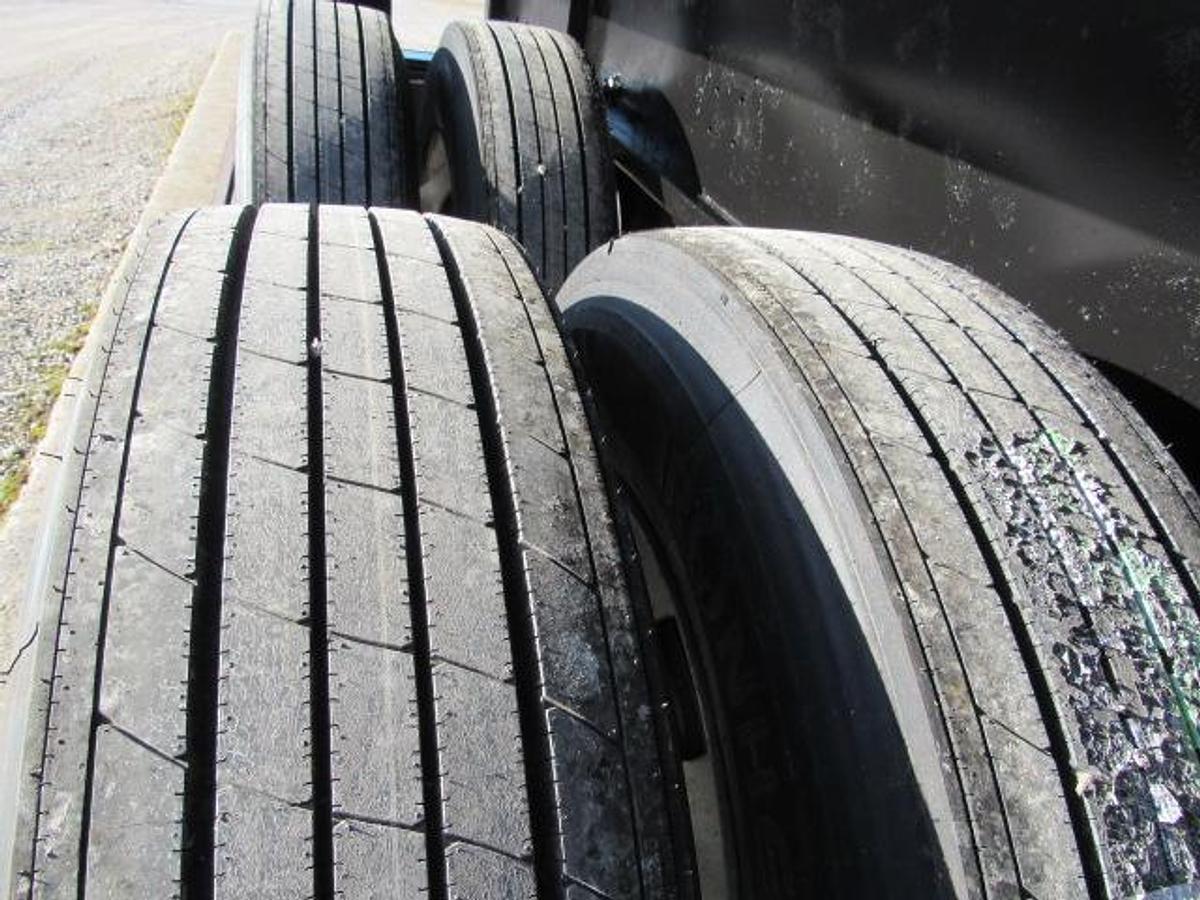 Used 2016 Great Dane Trailers 36' 6" X 102" Flatbed Moffett Trailer