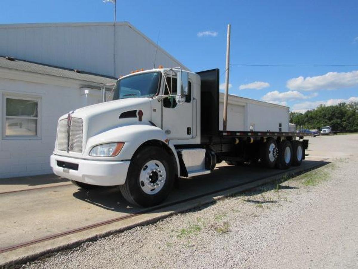 Used 2021 Kenworth T370 Flatbed Truck
