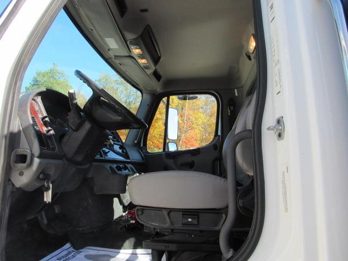 Used 2022 Freightliner M2 106