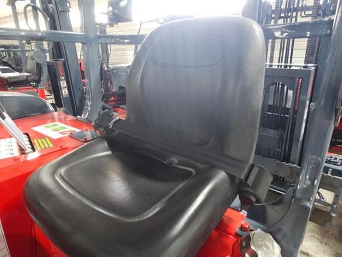 Used 2015 Moffett M8 70.3