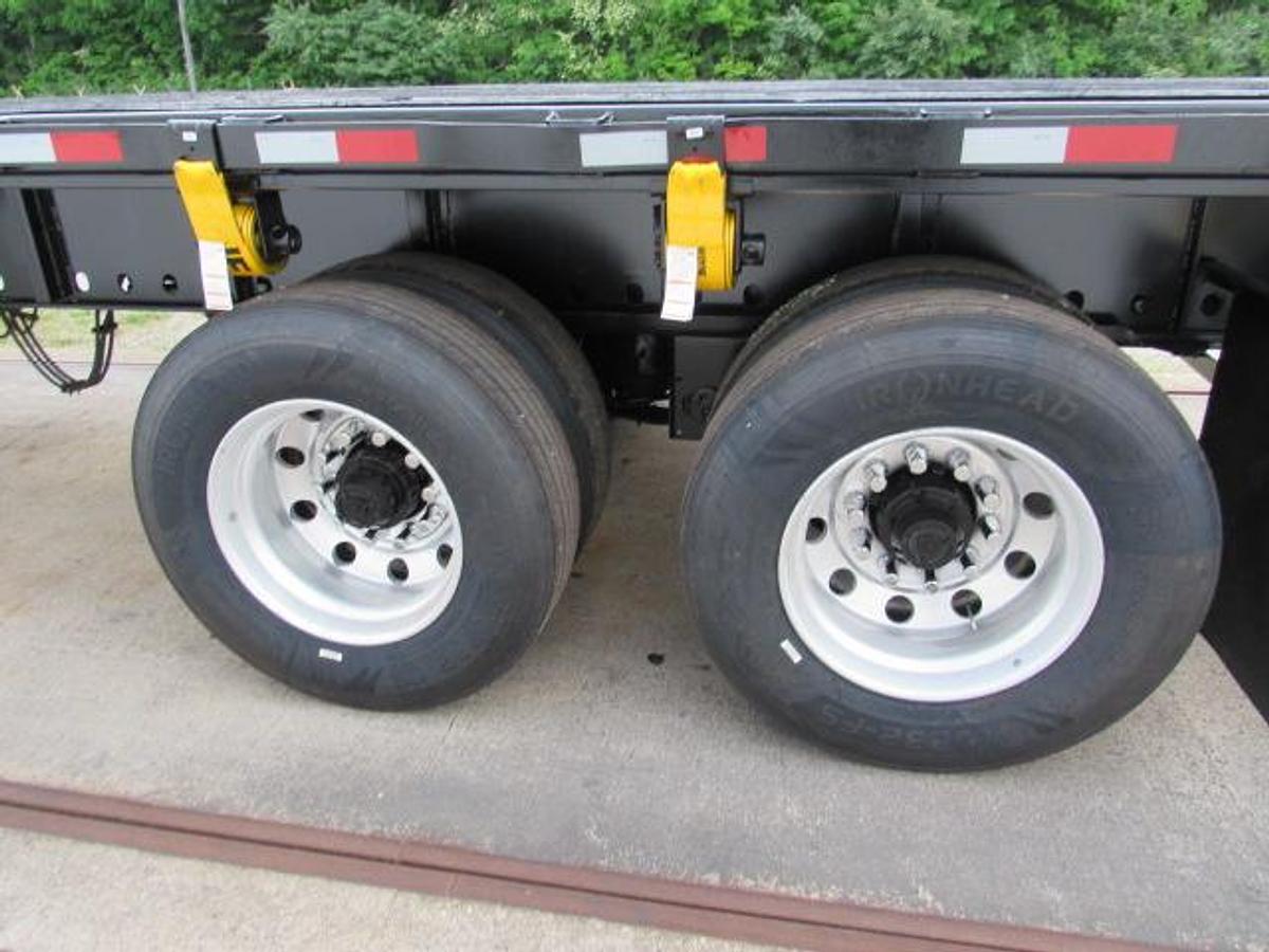 Used 2015 Utility 45' X 102" Princeton/Moffett Trailer