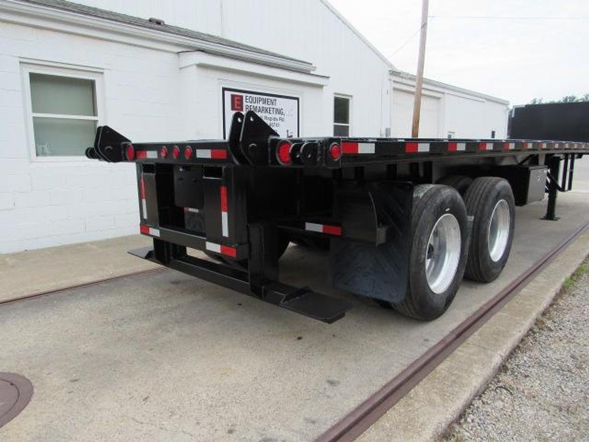 Used 2015 Great Dane Trailers 35' 10" X 102" Flatbed Moffett Trailer