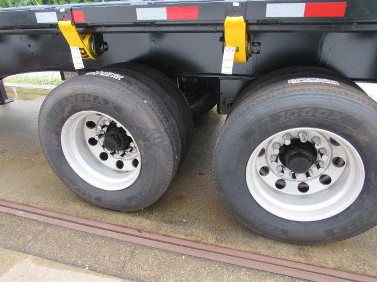 Used 2014 Utility 32 X 102 Moffett Trailer