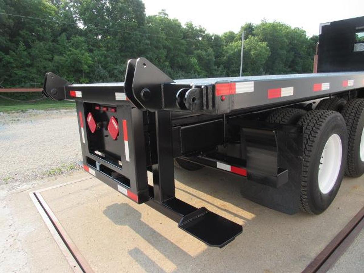 Used 2022 Freightliner M2 106