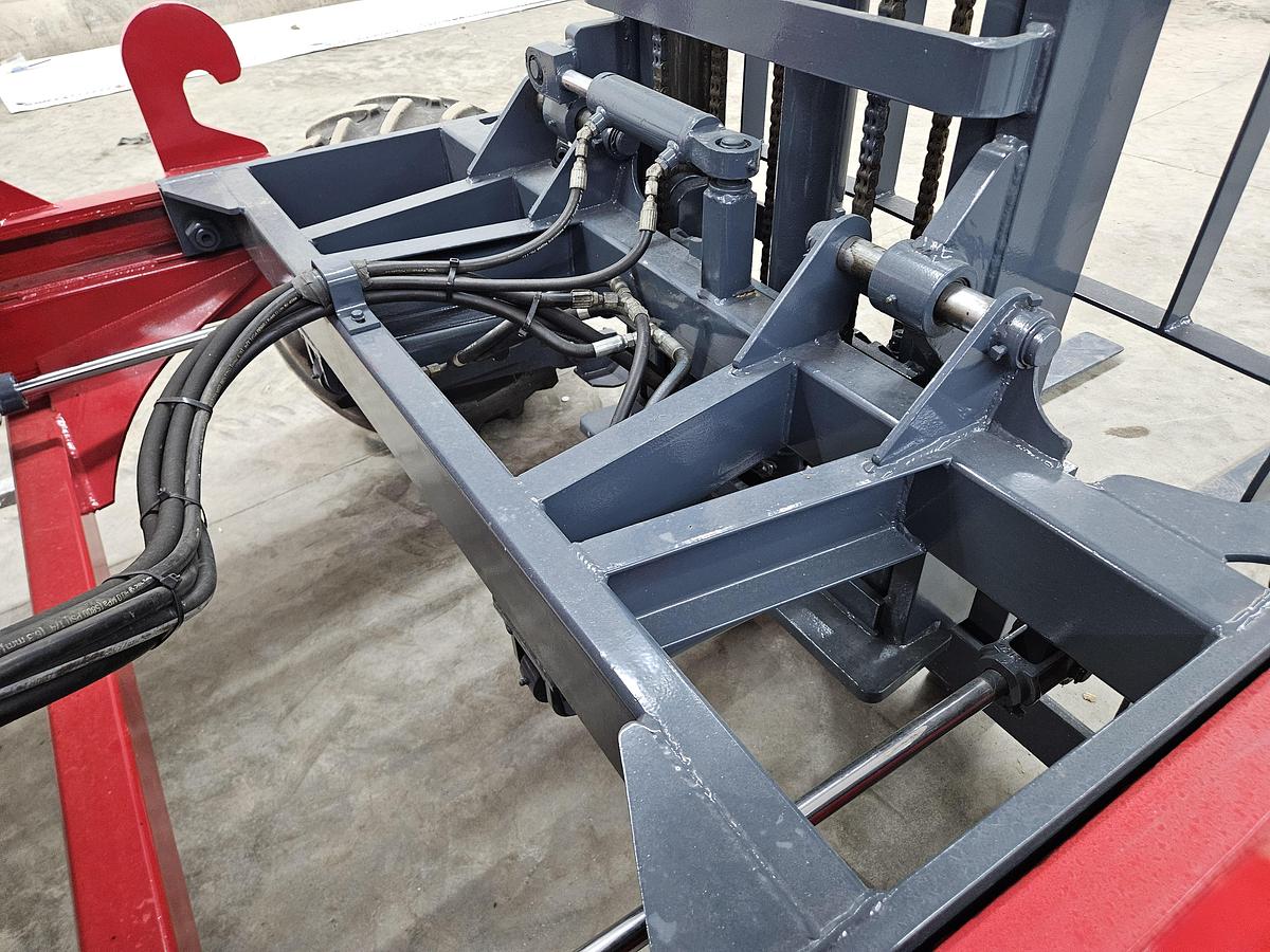 Used 2014 Navigator RT-5500 Truck Mounted Forklift