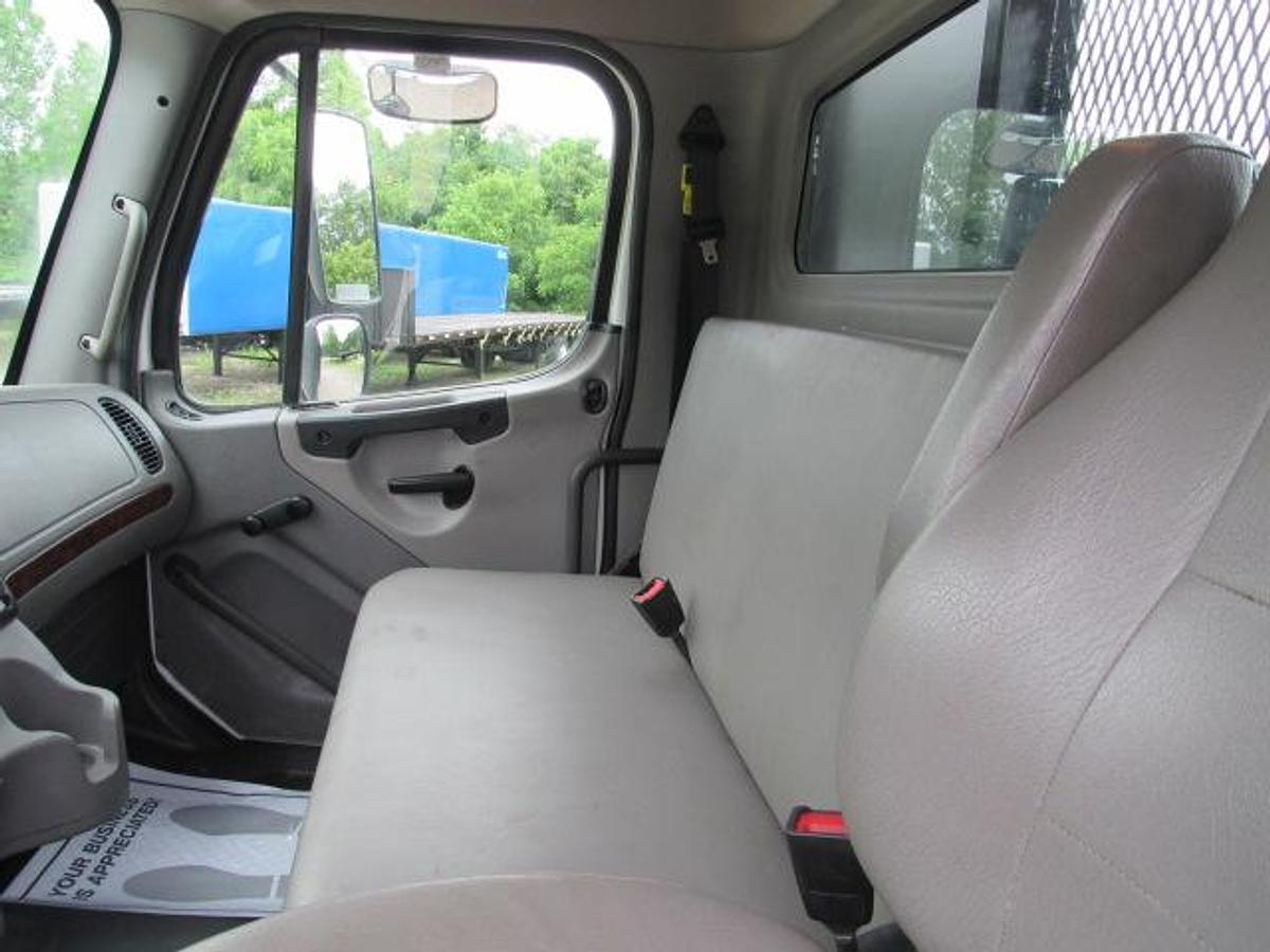 Used 2022 Freightliner M2 106