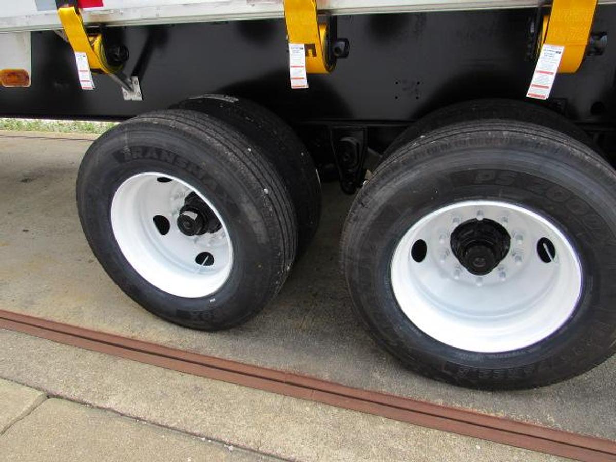 Used 2017 Great Dane Trailers 36' 6" X 102" Aluminum Combo Flatbed Moffett Trailer