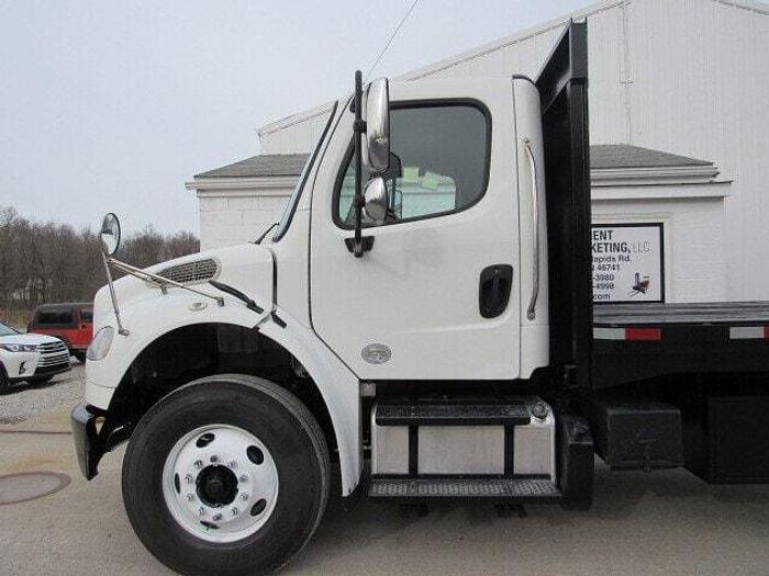 Used 2016 Freightliner M2 106