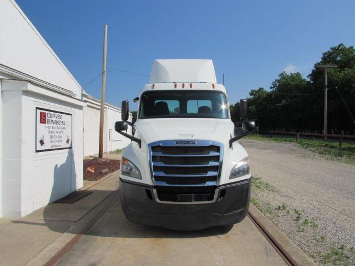 Used 2018 Freightliner Cascadia 125