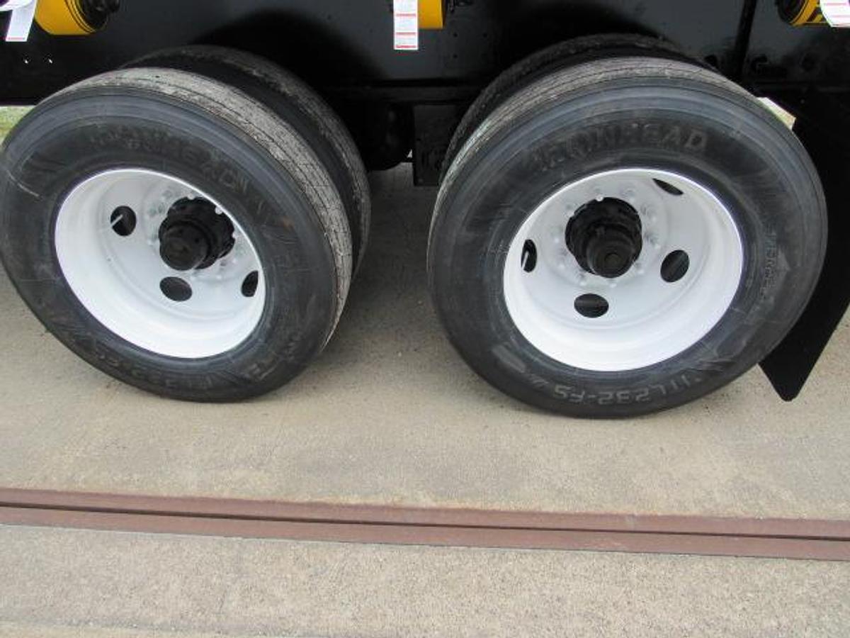 Used 2016 Great Dane Trailers 36' 6" X 102" Flatbed Moffett Trailer