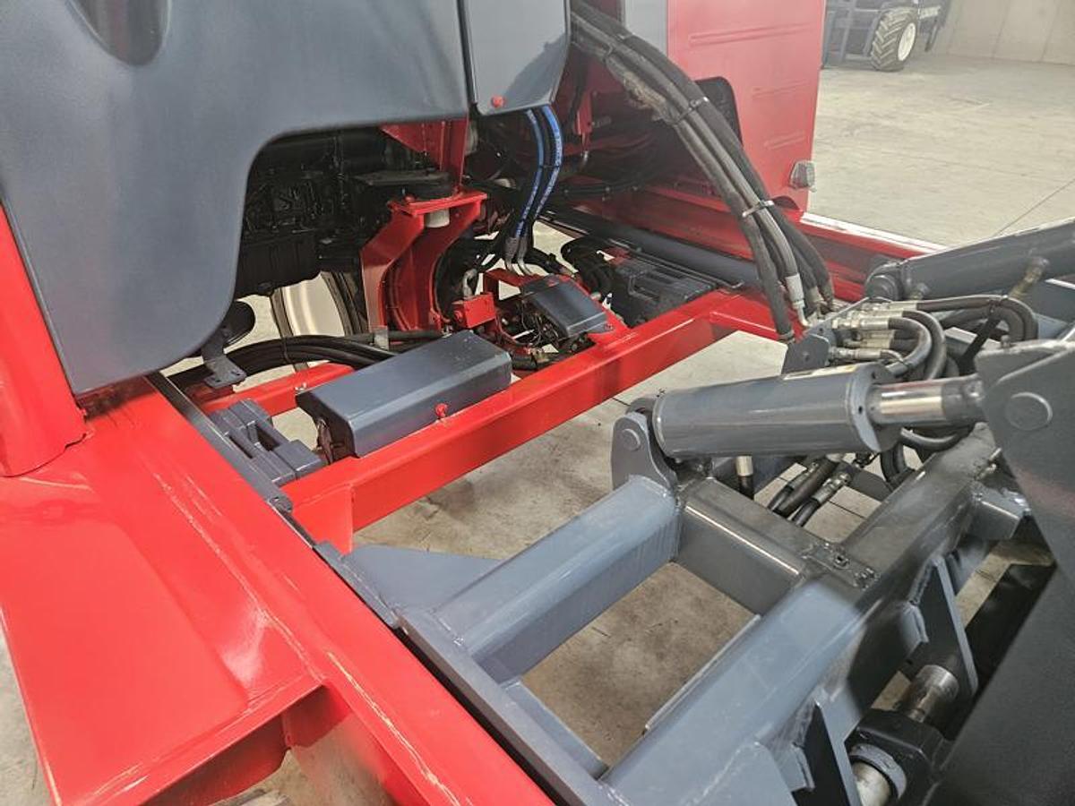 Used 2015 Moffett M8 55.3
