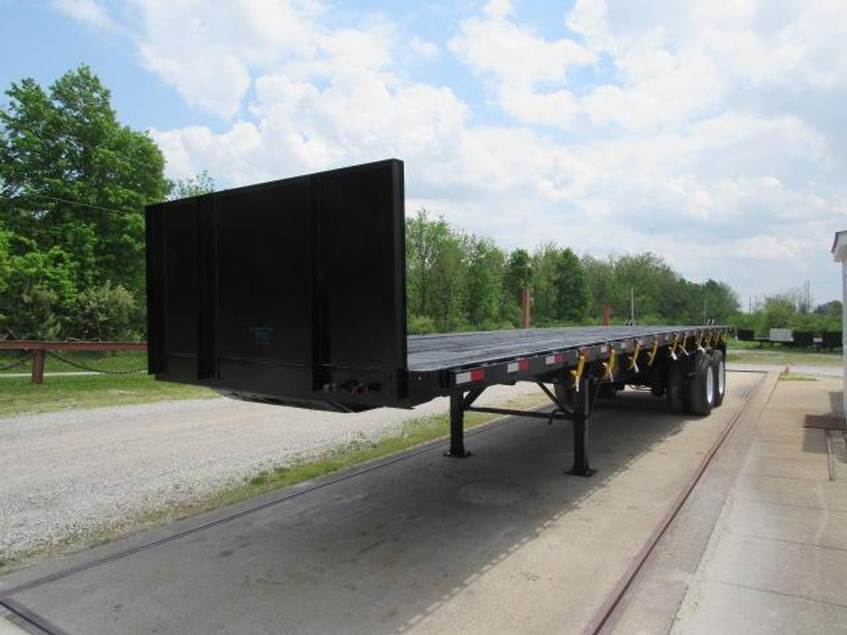 Used 2016 Great Dane Trailers 36' 6" X 102" Flatbed Moffett Trailer