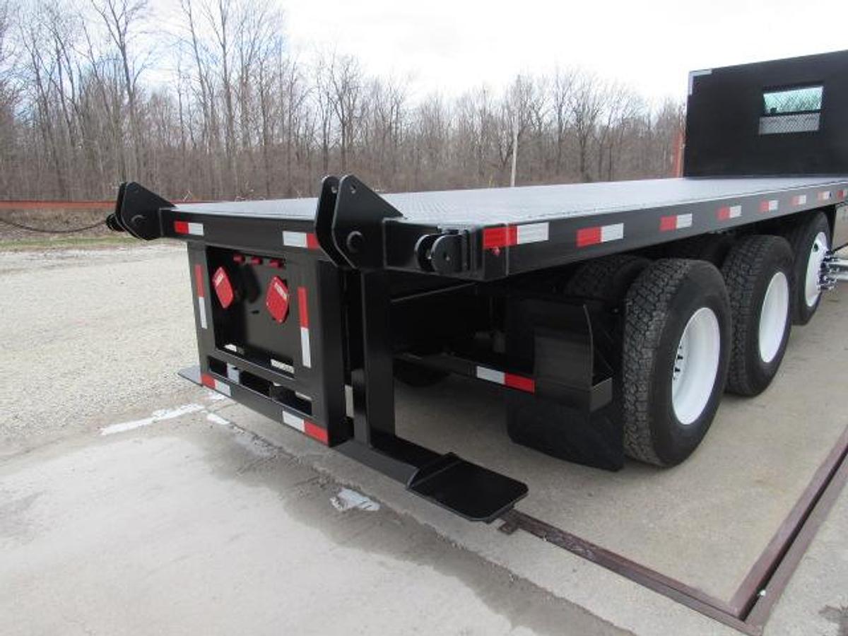 Used 2022 Freightliner M2 106