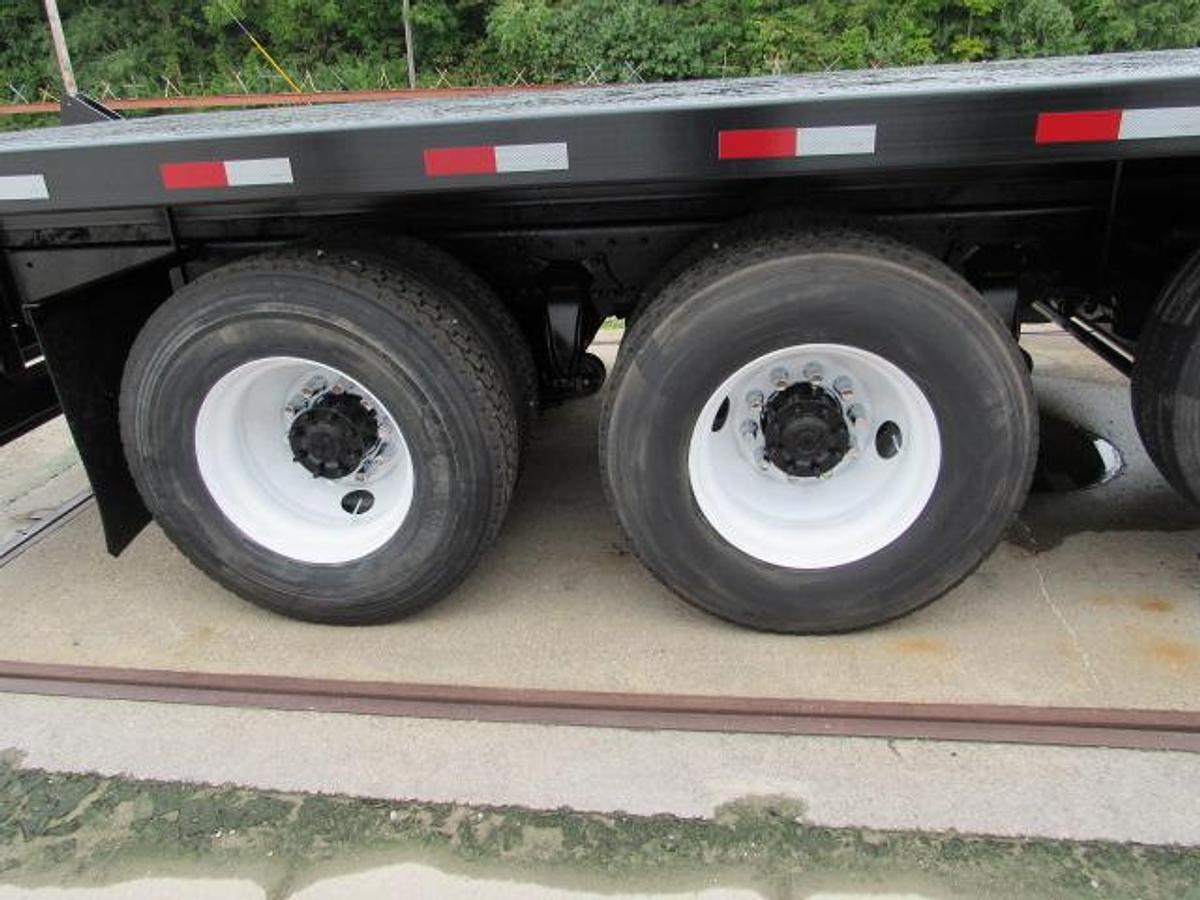 Used 2023 Freightliner M2 106