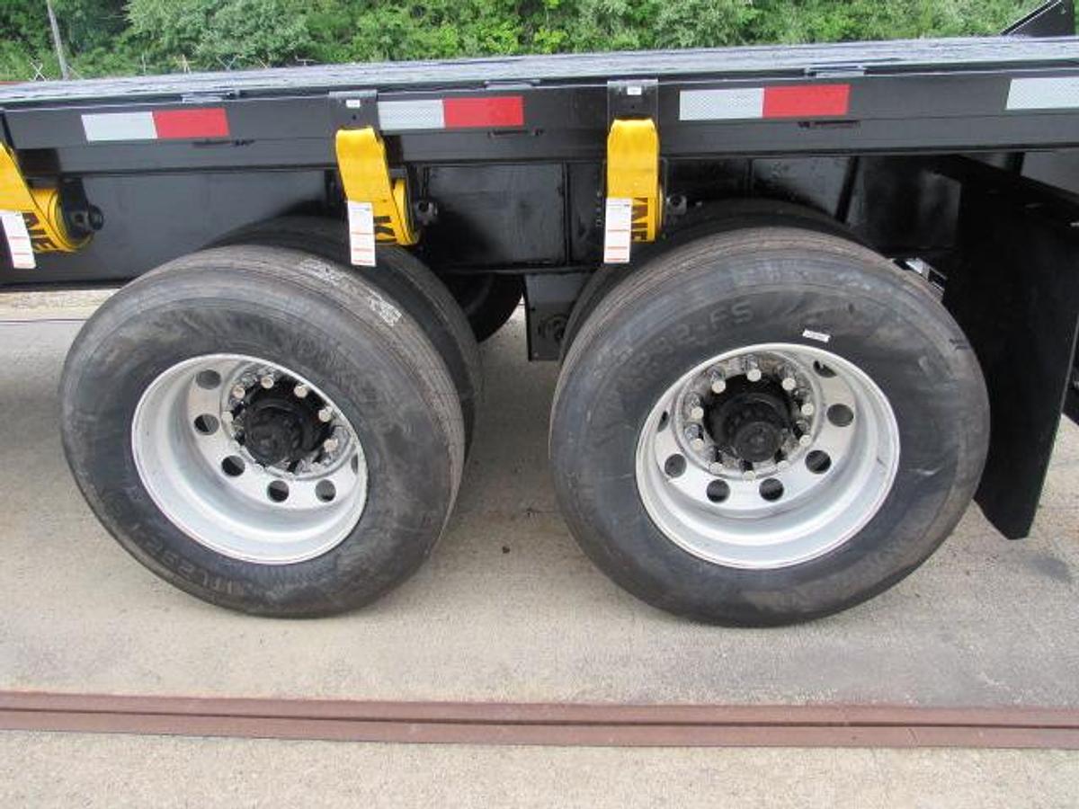 Used 2015 Great Dane Trailers 35' 10" X 102" Flatbed Moffett Trailer