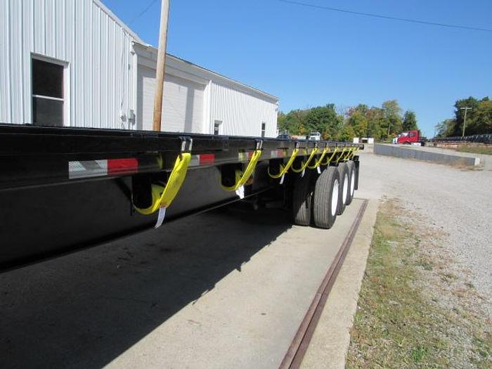Used 2014 Great Dane Trailers  48' X 102" 3 AXLE Flatbed Moffett Trailer