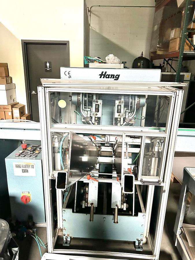 Used 1998 Hang 400 / 401 Automatic Riveting Ring Binder Machine