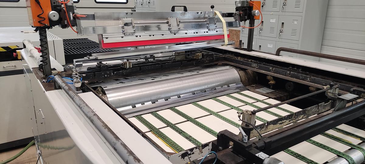 Used 2001 Sakurai MS102A Screen UV 