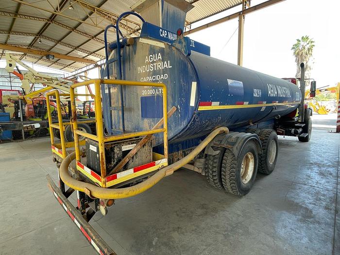 Used Camion Aljibe INTERNATIONAL