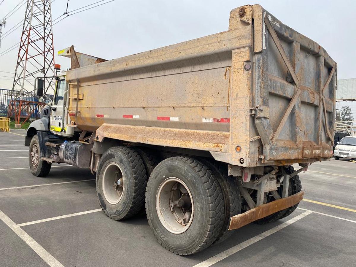 Usado CAMION TOLVA MACK GU813 6X4