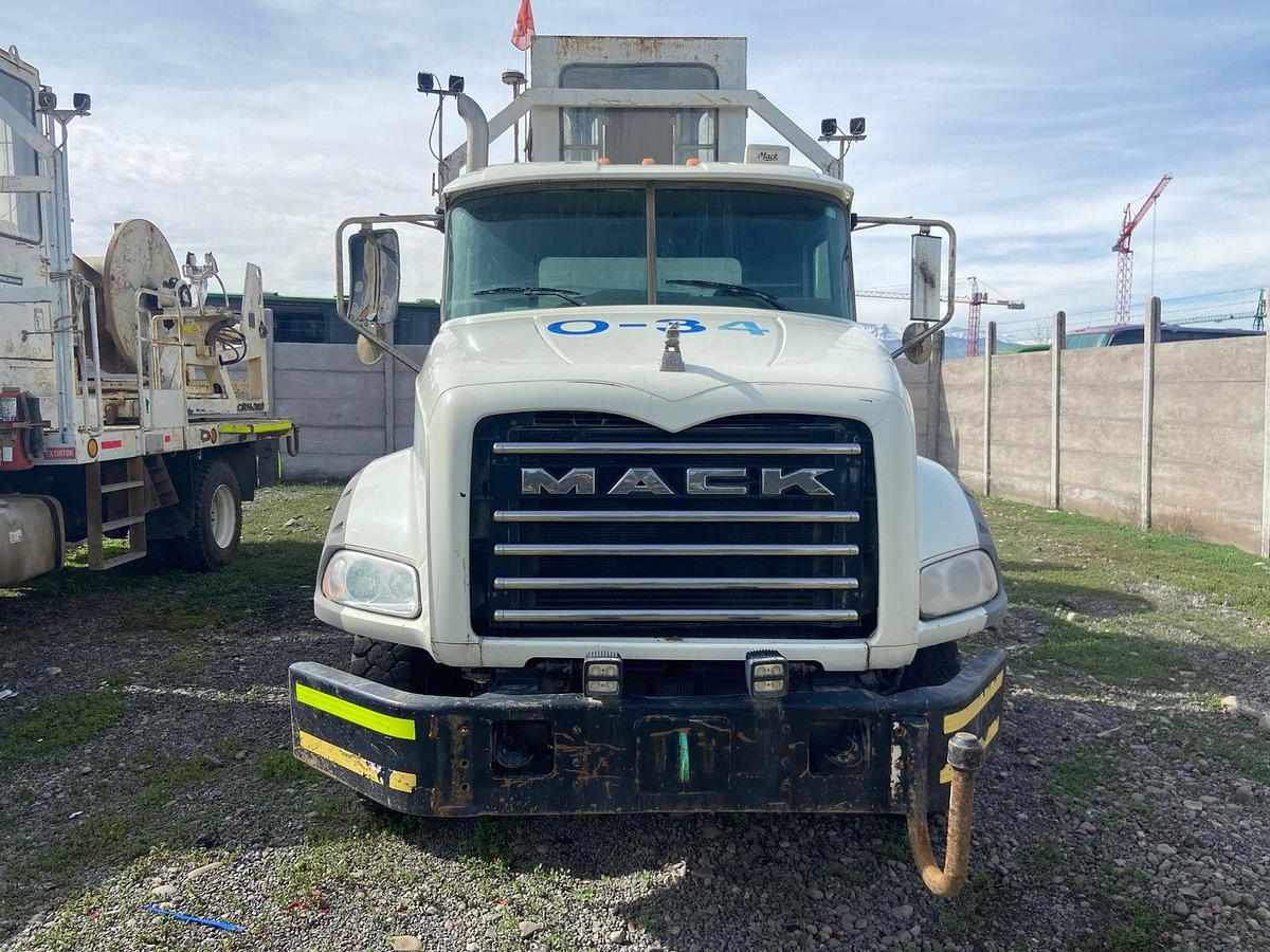 Used 2016 MACK GU812E