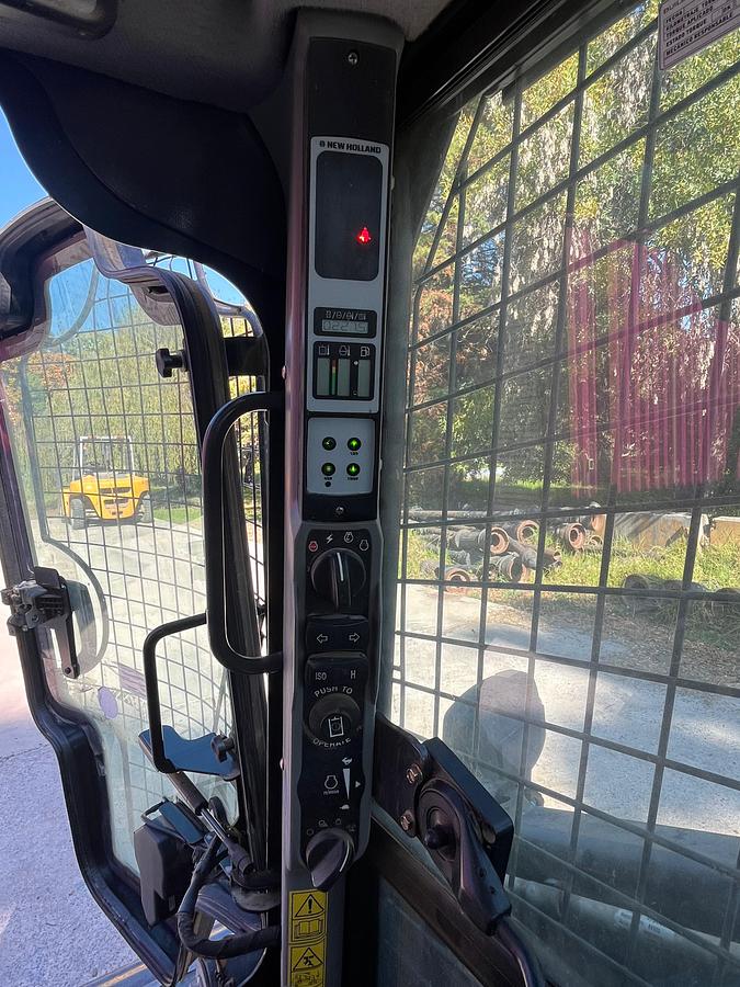 Usado Mini Cargador New Holland L235