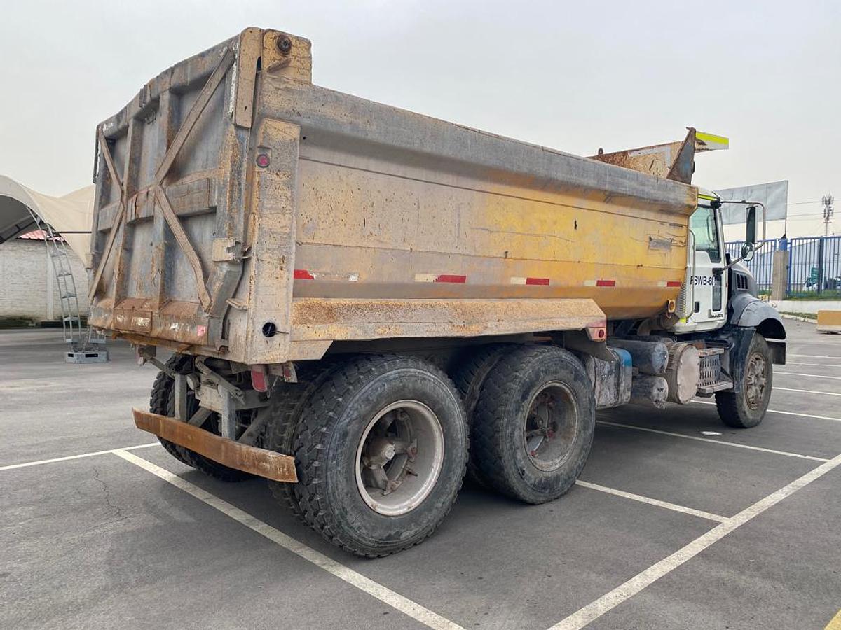 Usado CAMION TOLVA MACK GU813 6X4