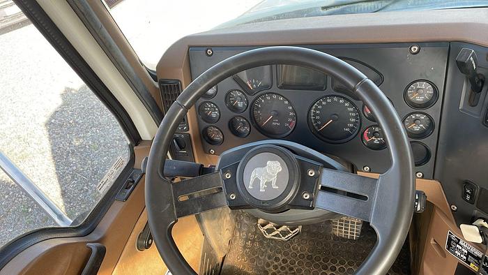 Usado 2013 MACK GU813E Con Equipo Mixer