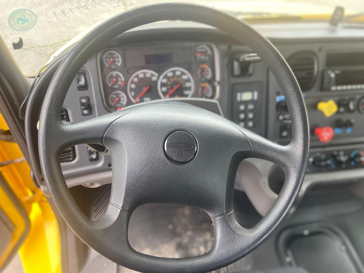Used 2024 FREIGHTLINER M2106