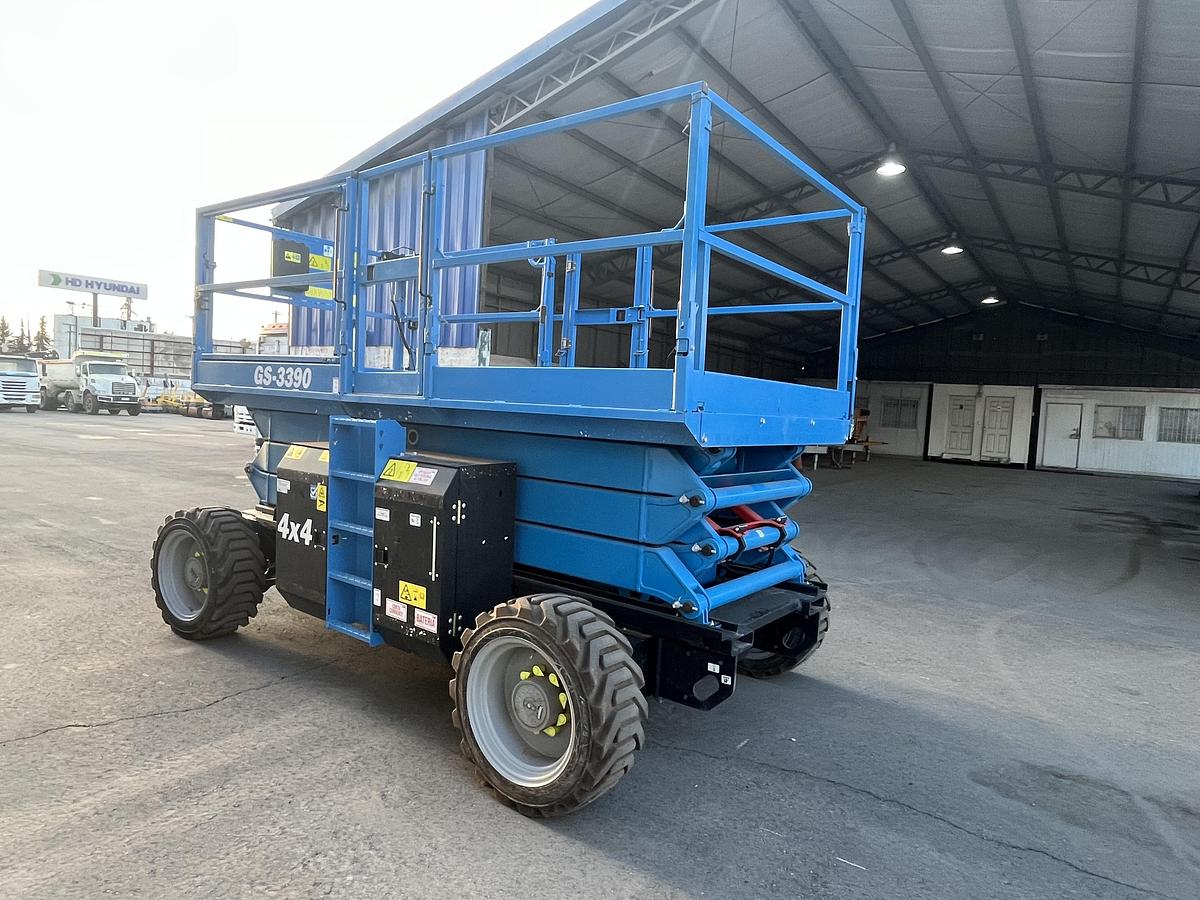 Used 2023 GENIE GS3390