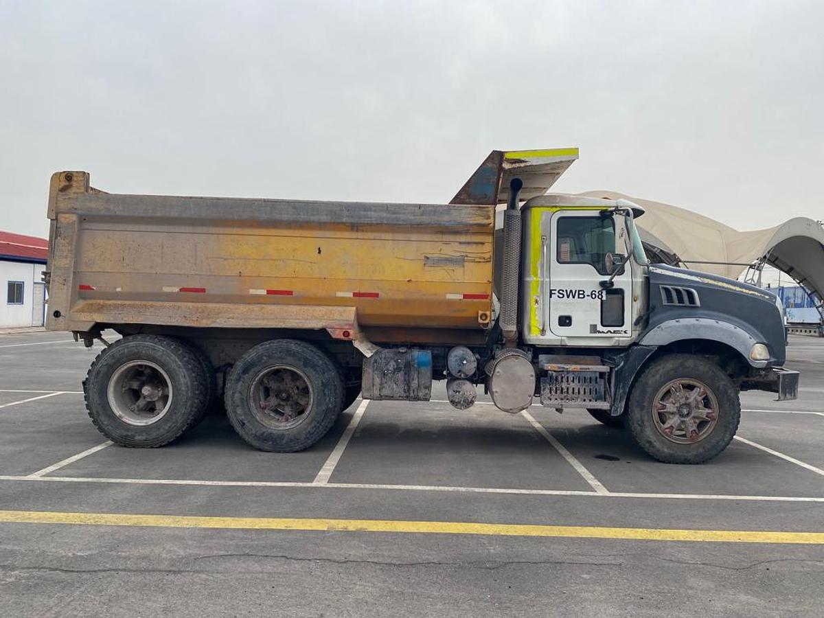 Usado CAMION TOLVA MACK GU813 6X4
