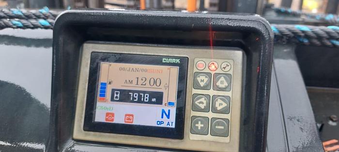 Usado 2015 GRUA HORQUILLA CLARK 05SD