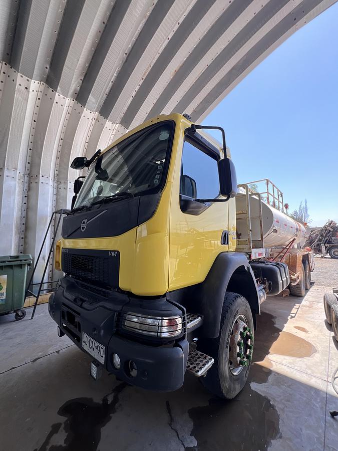 Used 2019 VOLVO VM 330