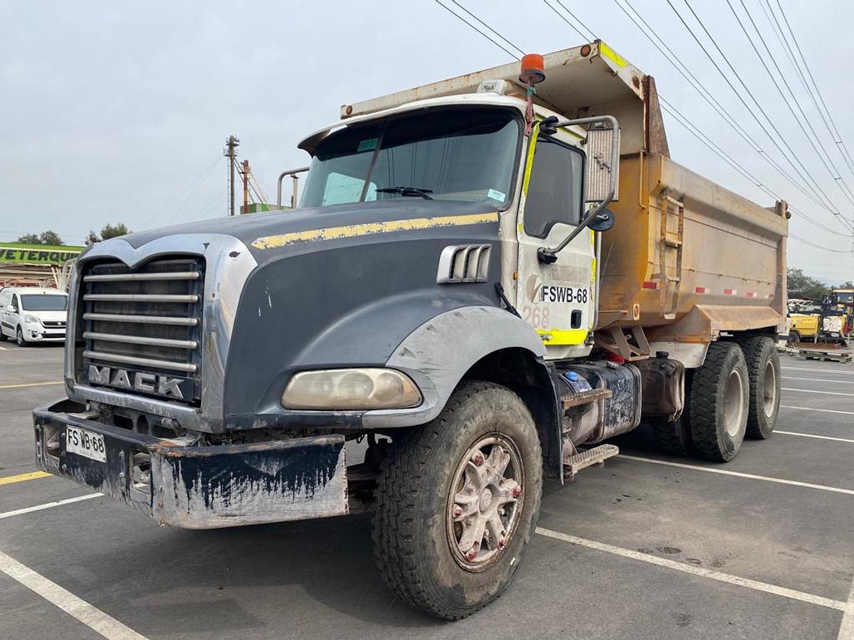 Usado CAMION TOLVA MACK GU813 6X4