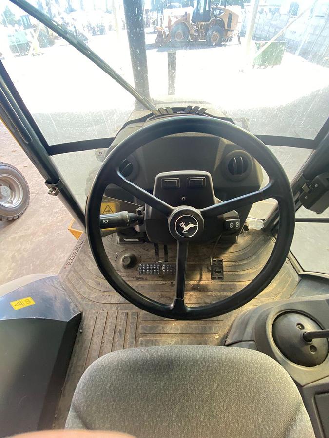 Used 2021 john deree 310L