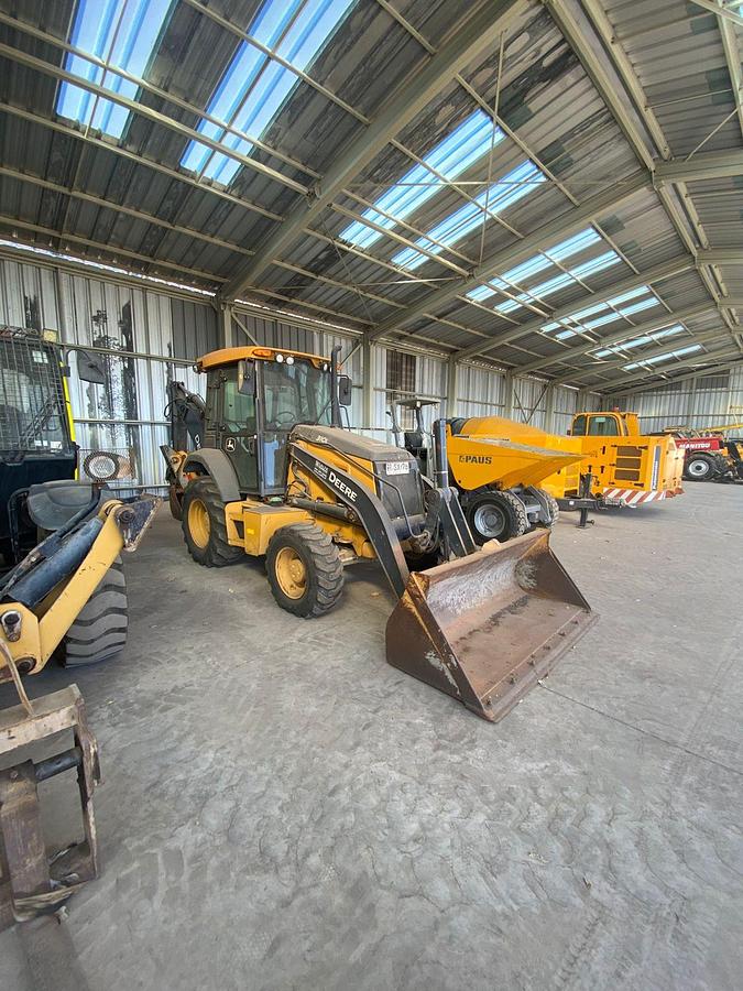 Used 2021 john deree 310L